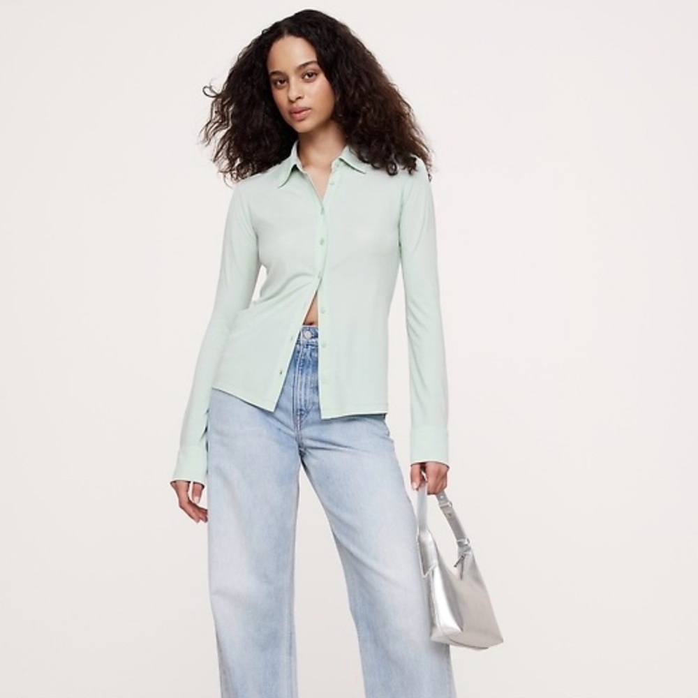 Banana Republic Light Sage Button-Up Long Sleeve Crepe Shirt Size Small Women’s